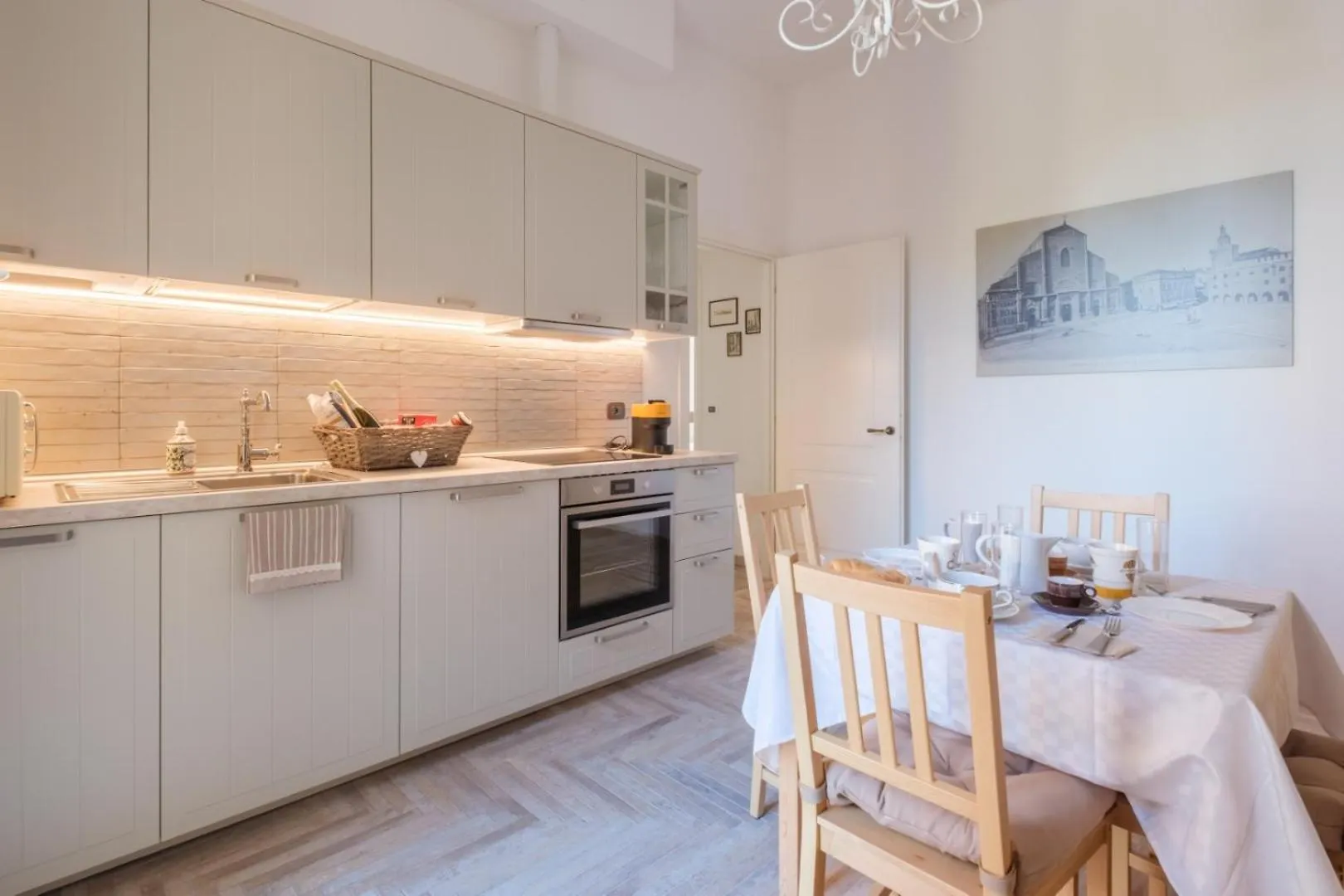 Brand New !!! Ancient Bologna Centrale Liberty Style Completely Renovated 2025 0*,